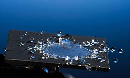 el maerial que repele el agua Inventan un material que repele el agua por completo